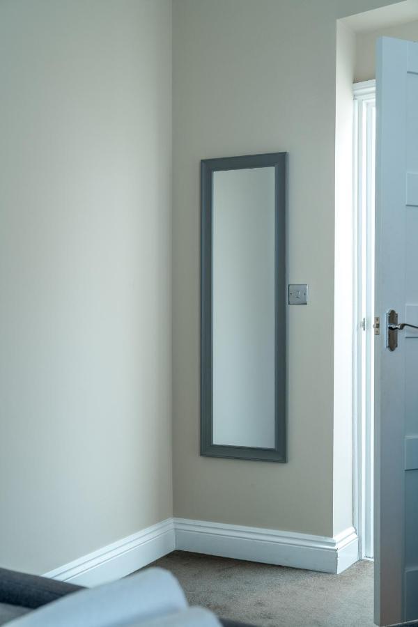 Spacious 2 Bedroom Apartment - Sleeps 6 Brighton Bagian luar foto