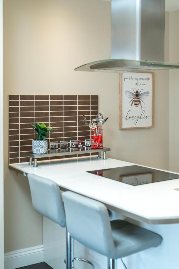 Spacious 2 Bedroom Apartment - Sleeps 6 Brighton Bagian luar foto